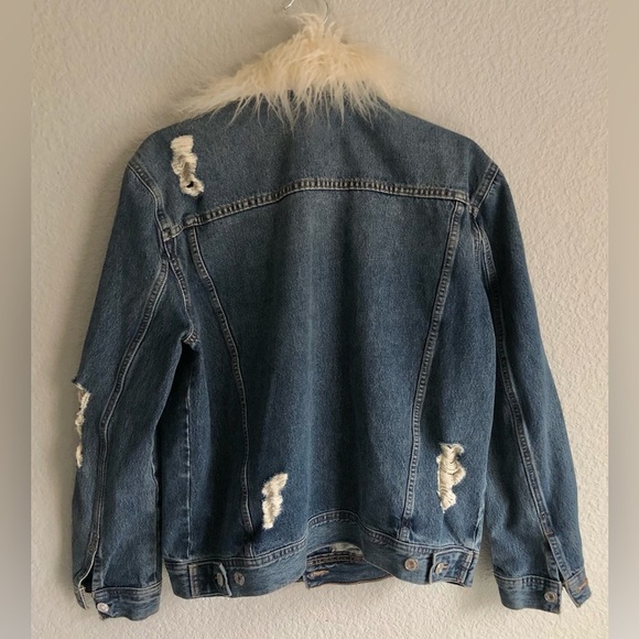 GUESS by Los Angeles Faux fur distressed jean jacket with removable fur medium - Picture 10 of 13